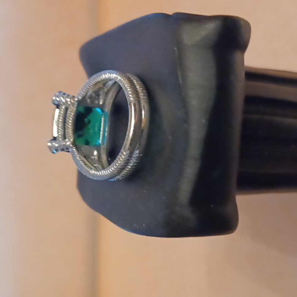 Woman's ring - Picture 3 of 4